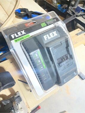 FLEX 24V Fast Charger